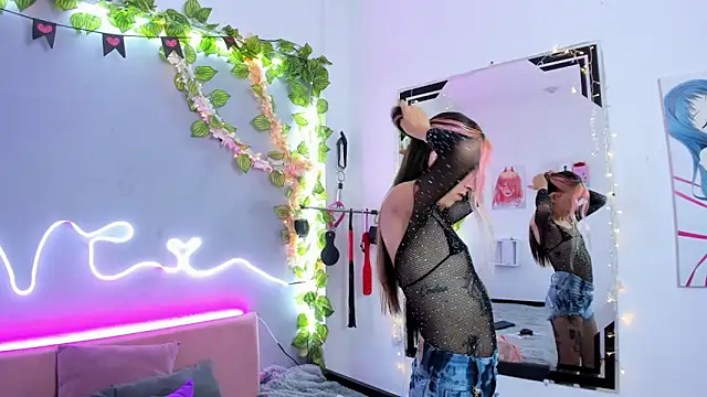 Snapshot of YouliteSllut2 chatting on February 6, 9:28 pm YouliteSllut2 online show from February 6, 9:28 pm