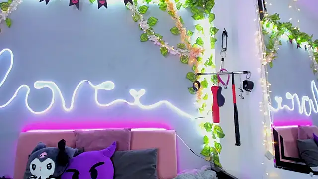 Snapshot of YouliteSllut2 chatting on February 12, 9:11 pm YouliteSllut2 online show from February 12, 9:11 pm