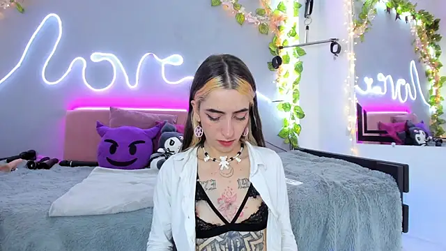 Snapshot of YouliteSllut2 chatting on February 21, 3:34 am YouliteSllut2 online show from February 21, 3:34 am