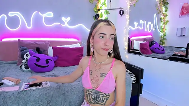 Snapshot of YouliteSllut2 chatting on February 21, 11:43 pm YouliteSllut2 online show from February 21, 11:43 pm