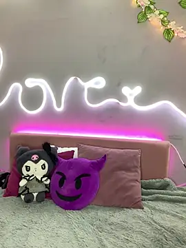 Snapshot of YouliteSllut2 chatting on March 5, 2:57 am YouliteSllut2 online show from March 5, 2:57 am