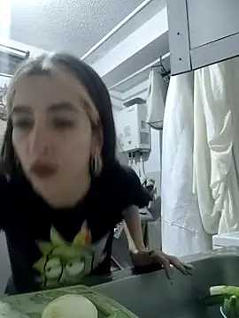 Snapshot of YouliteSllut2 chatting on March 7, 1:42 am YouliteSllut2 online show from March 7, 1:42 am