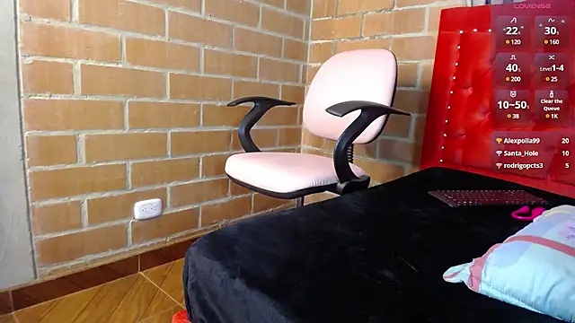 Snapshot of sharol_espitia chatting on December 12, 11:58 pm sharol espitia online show from December 12, 11:58 pm