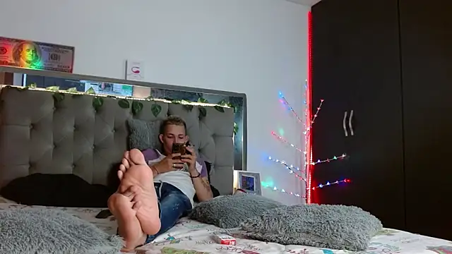 parejacaliente20154 online show from December 30, 12:09 pm