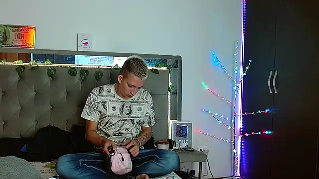 parejacaliente20154 online show from December 31, 12:15 pm