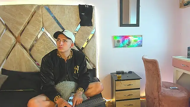 parejacaliente20154 online show from November 12, 8:59 am