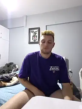 Snapshot of Franso13 chatting on March 3, 10:10 pm Franso13 online show from March 3, 10:10 pm