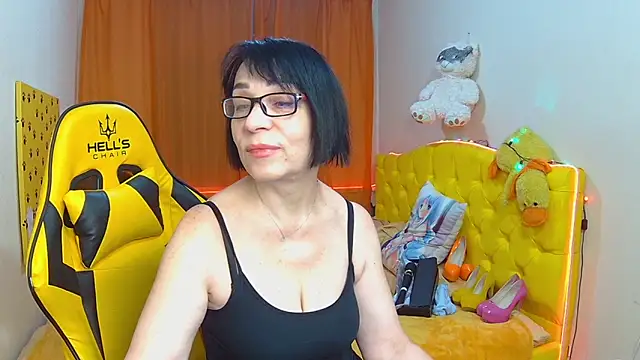 Snapshot of SandraHormas chatting on February 7, 7:29 am SandraHormas online show from February 7, 7:29 am