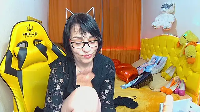 Snapshot of SandraHormas chatting on February 10, 2:05 pm SandraHormas online show from February 10, 2:05 pm