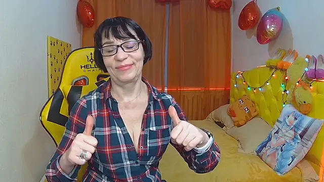 Snapshot of SandraHormas chatting on March 10, 11:10 am SandraHormas online show from March 10, 11:10 am
