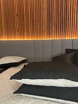 EmiilyAdams  online show from October 18, 10:43 pm