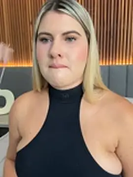 Snapshot of EmiilyAdams_ chatting on January 18, 8:23 pm EmiilyAdams online show from January 18, 8:23 pm