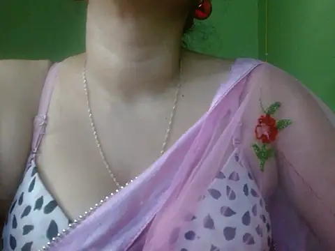 Snapshot of LOVERIAKOL chatting on February 6, 6:44 pm LOVERIAKOL online show from February 6, 6:44 pm