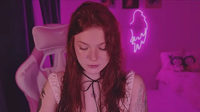 Snapshot of Elsie_Ginger chatting on December 9, 10:20 pm Elsie Ginger online show from December 9, 10:20 pm