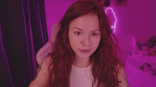 Snapshot of Elsie_Ginger chatting on December 10, 9:22 pm Elsie Ginger online show from December 10, 9:22 pm