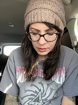 BeautifulMesss online show from February 8, 2:31 pm