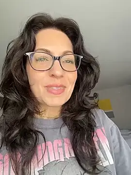 BeautifulMesss online show from April 15, 4:47 pm