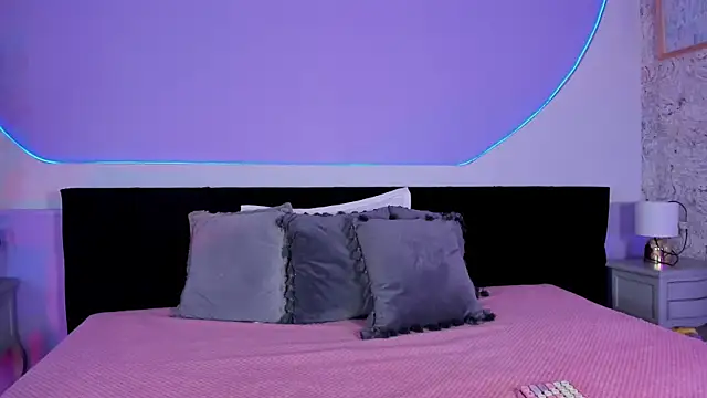 Julieta Cortes   online show from December 5, 12:14 pm