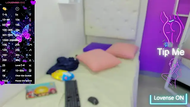 Snapshot of Alanna_hot3 chatting on January 23, 7:18 pm Alanna hot3 online show from January 23, 7:18 pm