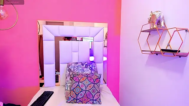 Snapshot of Alanna_hot3 chatting on February 10, 7:28 pm Alanna hot3 online show from February 10, 7:28 pm