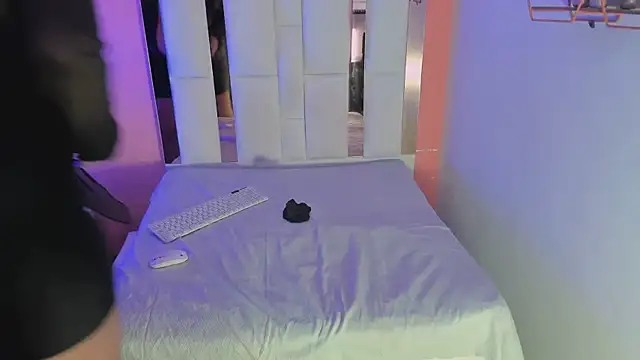 Alanna hot3 online show from December 19, 7:43 pm