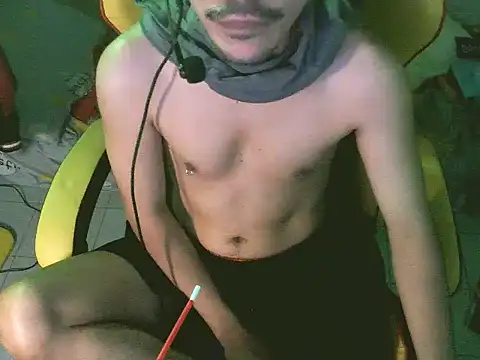 Snapshot of cloudyth1994 chatting on December 22, 8:03 pm cloudyth1994 online show from December 22, 8:03 pm