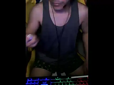 Snapshot of cloudyth1994 chatting on March 4, 5:24 pm cloudyth1994 online show from March 4, 5:24 pm