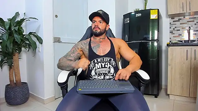 Johnnygrayson1 online show from November 28, 11:18 pm