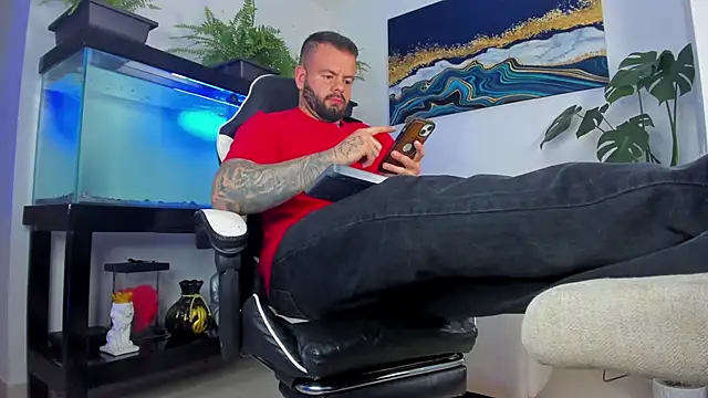Johnnygrayson1 online show from May 23, 12:49 am