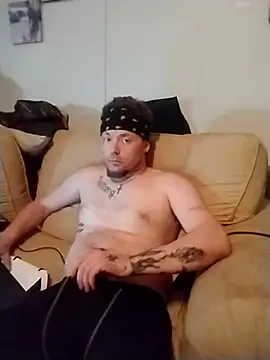 Snapshot of dadyyD95 chatting on March 27, 6:08 am dadyyD95 online show from March 27, 6:08 am