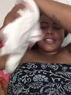 Snapshot of lollitta-33677 chatting on December 27, 2:58 am lollitta-33677 online show from December 27, 2:58 am