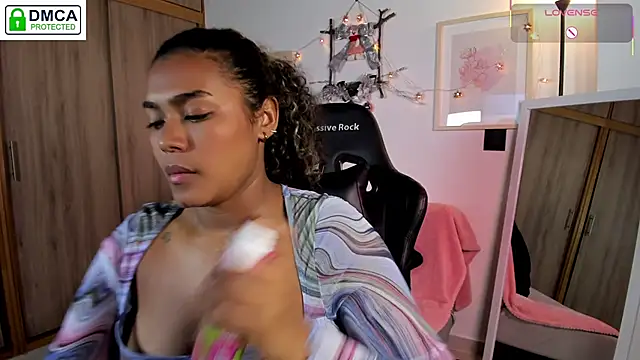 aleja montiel   online show from December 5, 12:58 pm