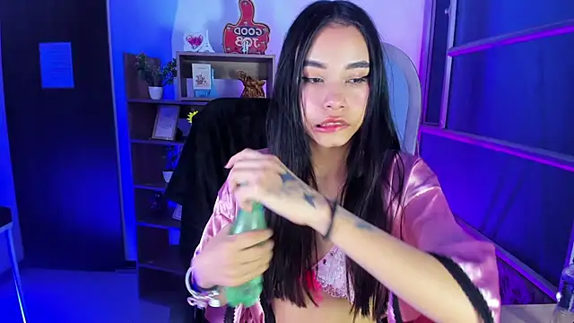 Jasmin Skinny online show from December 4, 3:27 am