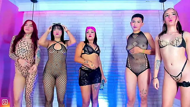 Snapshot of GIRLS_DIRTY_XTREME chatting on February 4, 5:21 am GIRLS DIRTY XTREME online show from February 4, 5:21 am