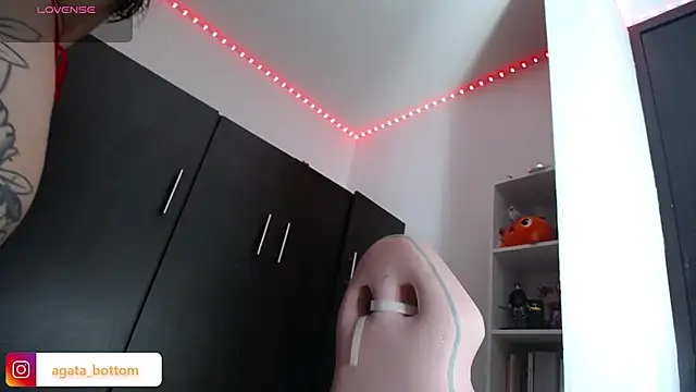 NewAgatha Bolton online show from March 1, 2:44 pm