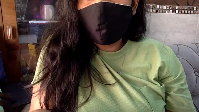 HaaniKaur online show from May 7, 8:20 am
