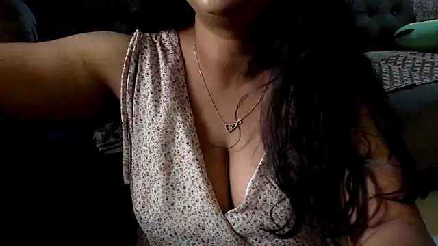 Snapshot of HaaniKaur chatting on June 10, 4:45 am HaaniKaur online show from June 10, 4:45 am