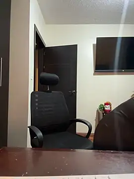 Snapshot of xLadyScarlettx chatting on December 31, 1:36 am xLadyScarlettx online show from December 31, 1:36 am