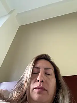 Snapshot of xLadyScarlettx chatting on January 29, 11:04 pm xLadyScarlettx online show from January 29, 11:04 pm