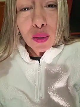 Snapshot of xLadyScarlettx chatting on February 22, 2:06 am xLadyScarlettx online show from February 22, 2:06 am