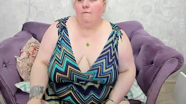 fashiona online show from February 11, 10:48 am