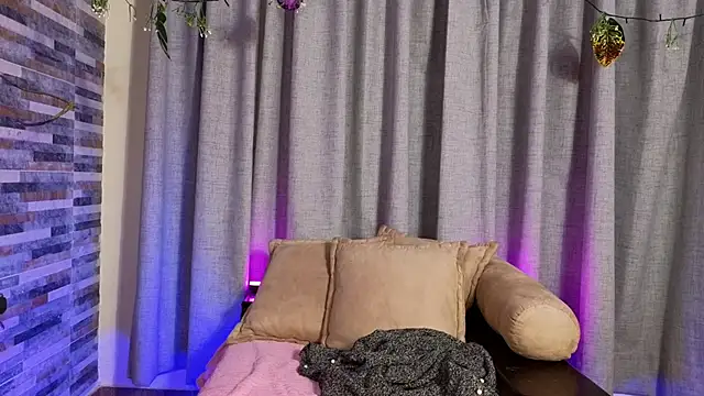 Snapshot of Hairyandsexysalma chatting on October 9, 6:33 am Hairyandsexysalma online show from October 9, 6:33 am