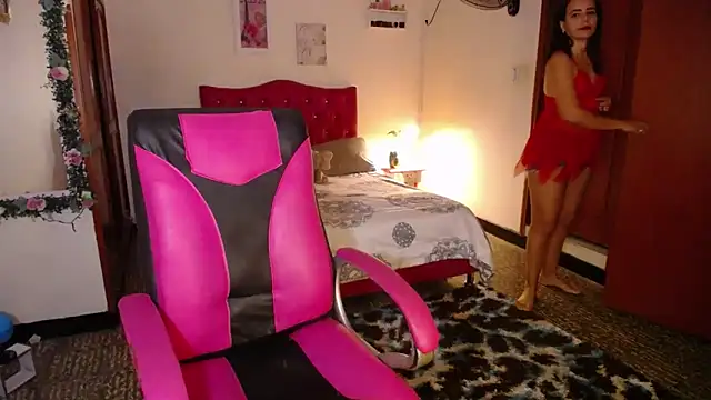 danielle rose 1 online show from September 25, 4:43 pm