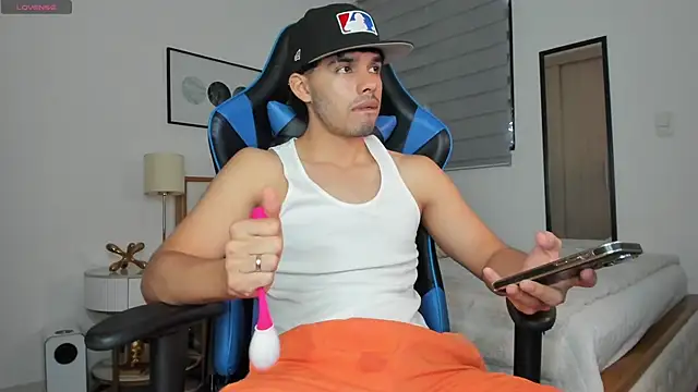 mateoleonee online show from December 3, 7:00 pm