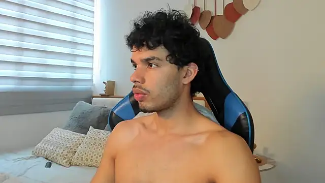 mateoleonee online show from January 2, 8:46 pm