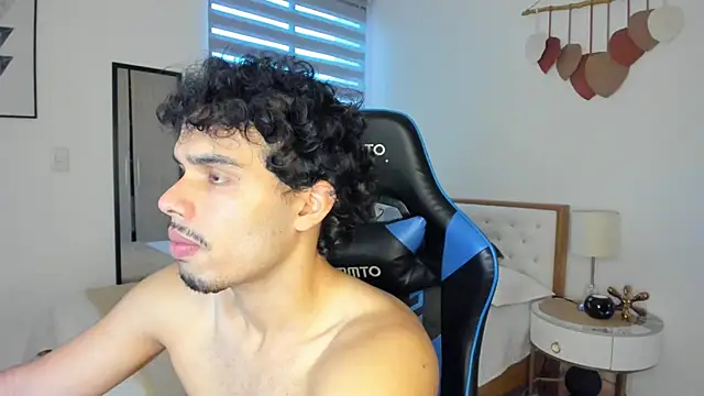 mateoleonee online show from February 17, 8:26 pm