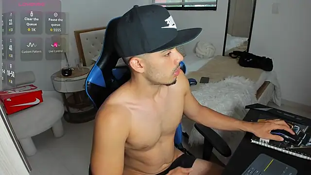 mateoleonee online show from October 11, 8:18 pm