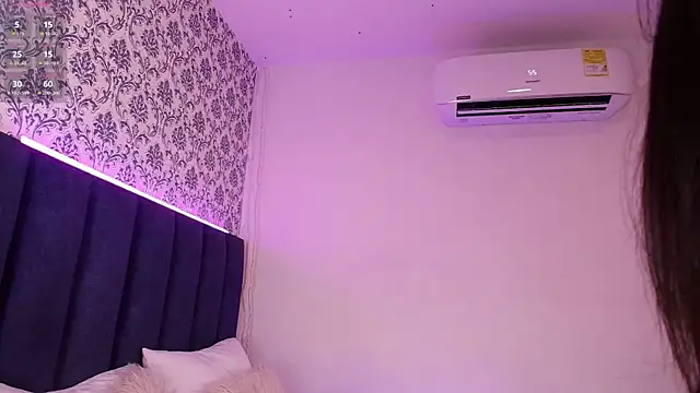 AmberMoss  online show from March 7, 3:40 am