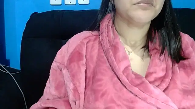 Snapshot of luckygirl111 chatting on June 10, 4:39 pm luckygirl111 online show from June 10, 4:39 pm