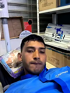 Snapshot of Jey699 chatting on February 21, 10:59 pm Jey699 online show from February 21, 10:59 pm